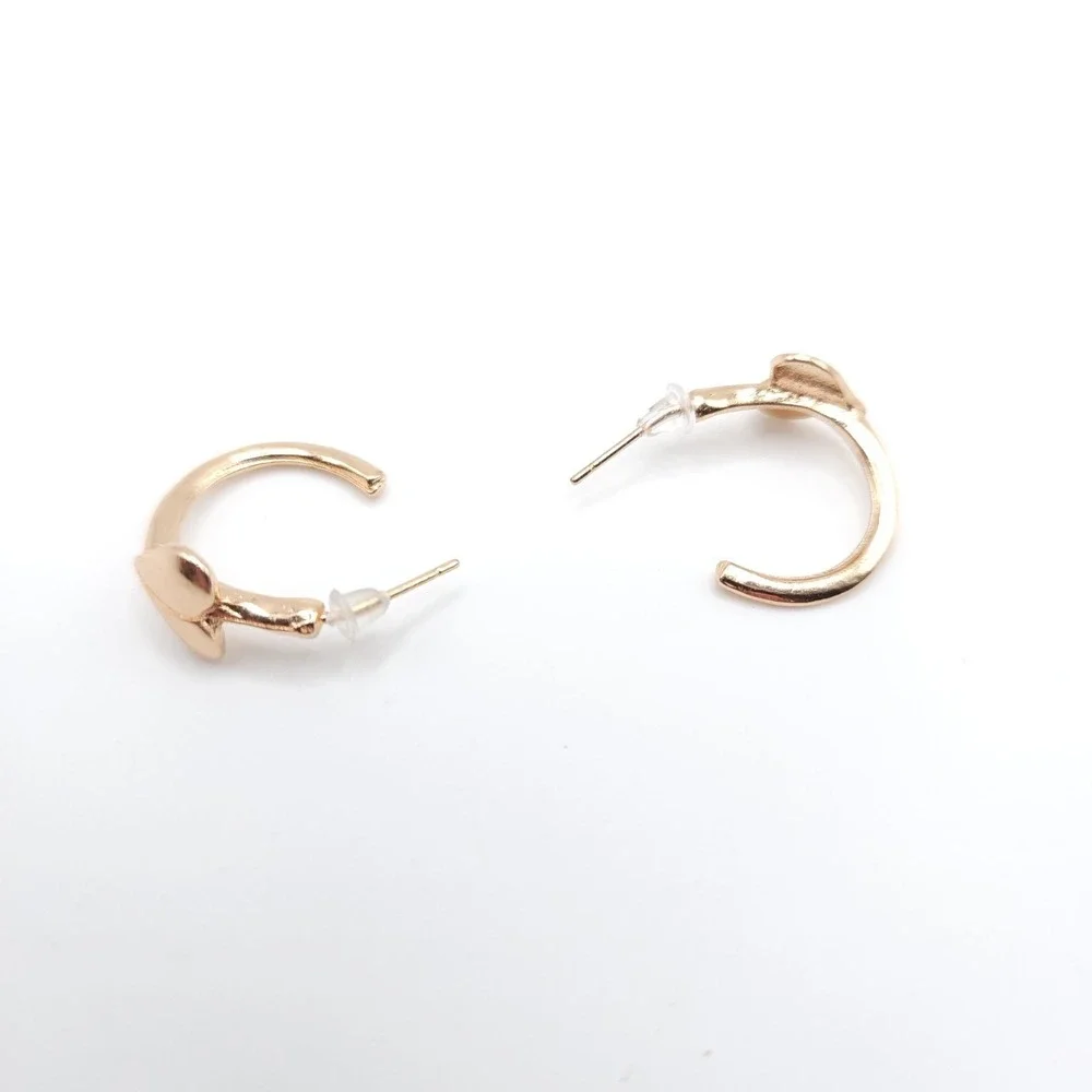 Gold Tone Heart‎ Hoop Earrings Polished Post Back 3/4in